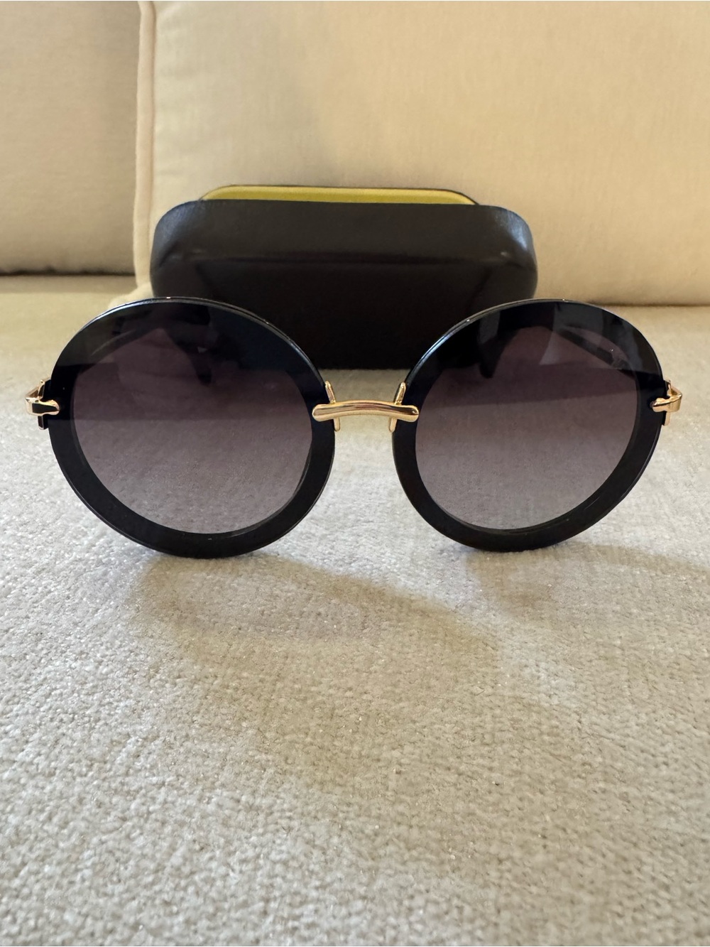 Women's Round Sunglasses in Black and Gold